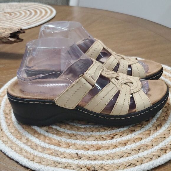 CLARKS Lexi Dill Bone Dune Leather Sandals Size 9N - Picture 2 of 9